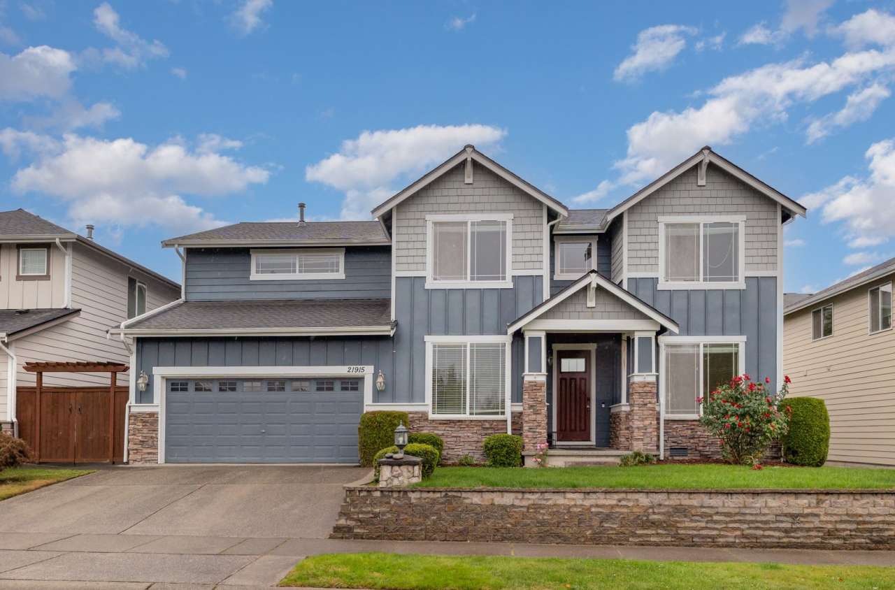 Beautiful Craftsman home available for rent NOW