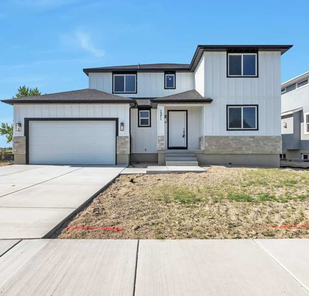 ALMOST NEW MODERN LEHI HOME 3 CAR GARAGE ON HUGE LOT