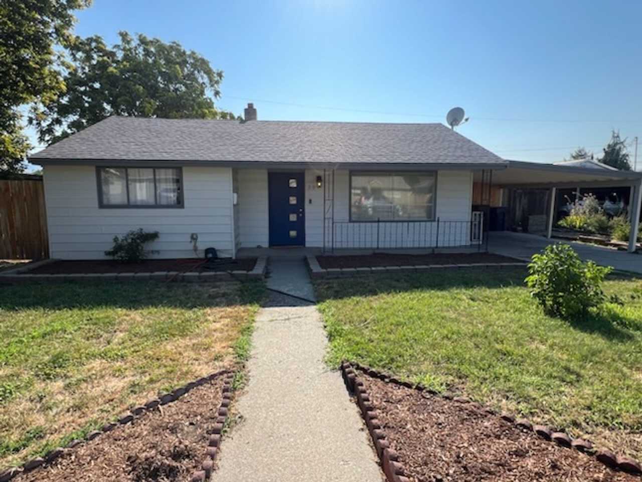 Cute 2 bed/1 bath home with fenced back yard  a/c!