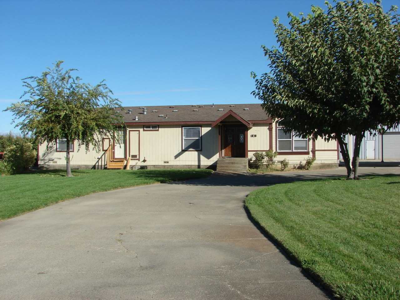 4 Bedroom in Arboga! Available Now!