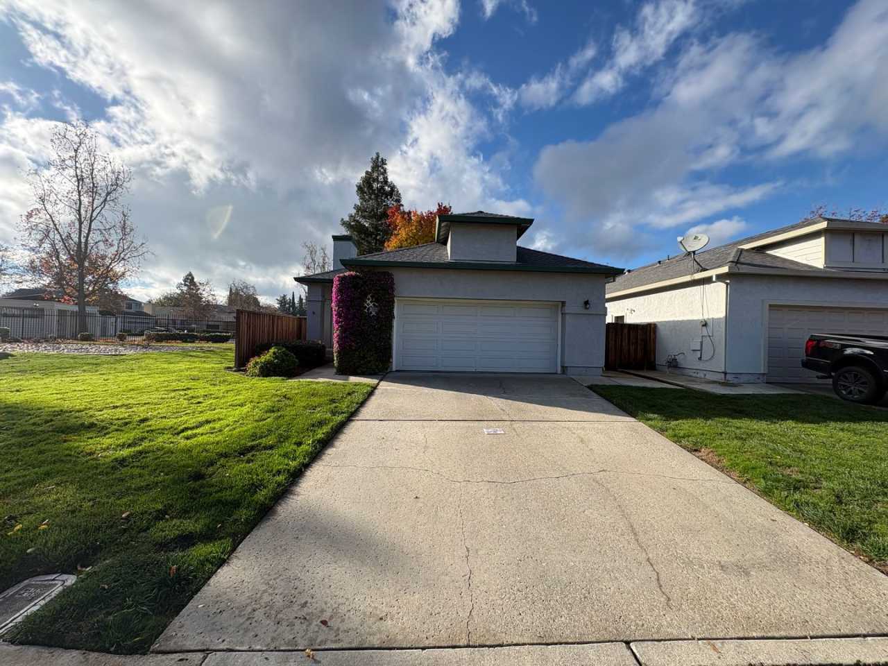 Cozy 3 Bed 2 Bath Home in Brentwood