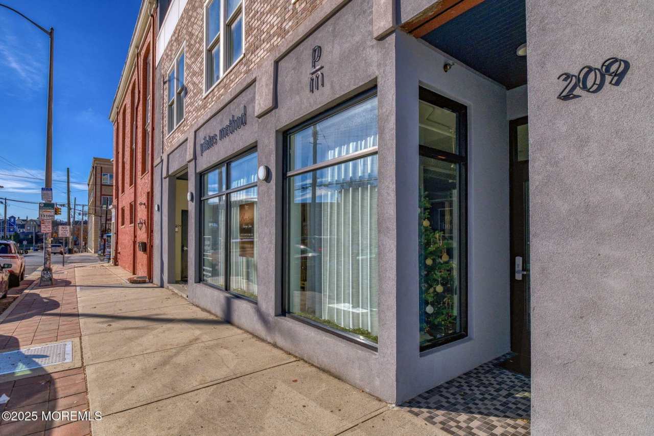 209 Bond Street unit: 3