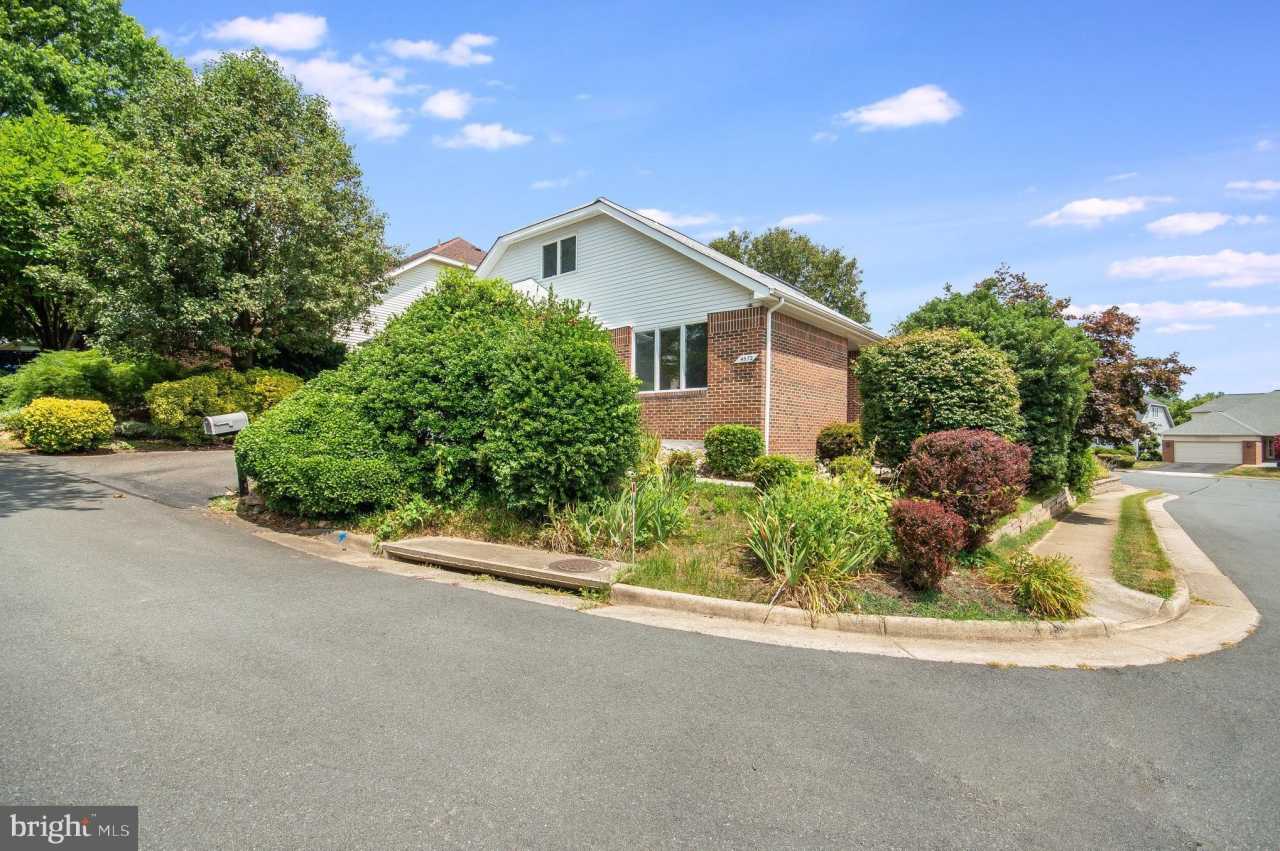 4572 SHETLAND GREEN Road