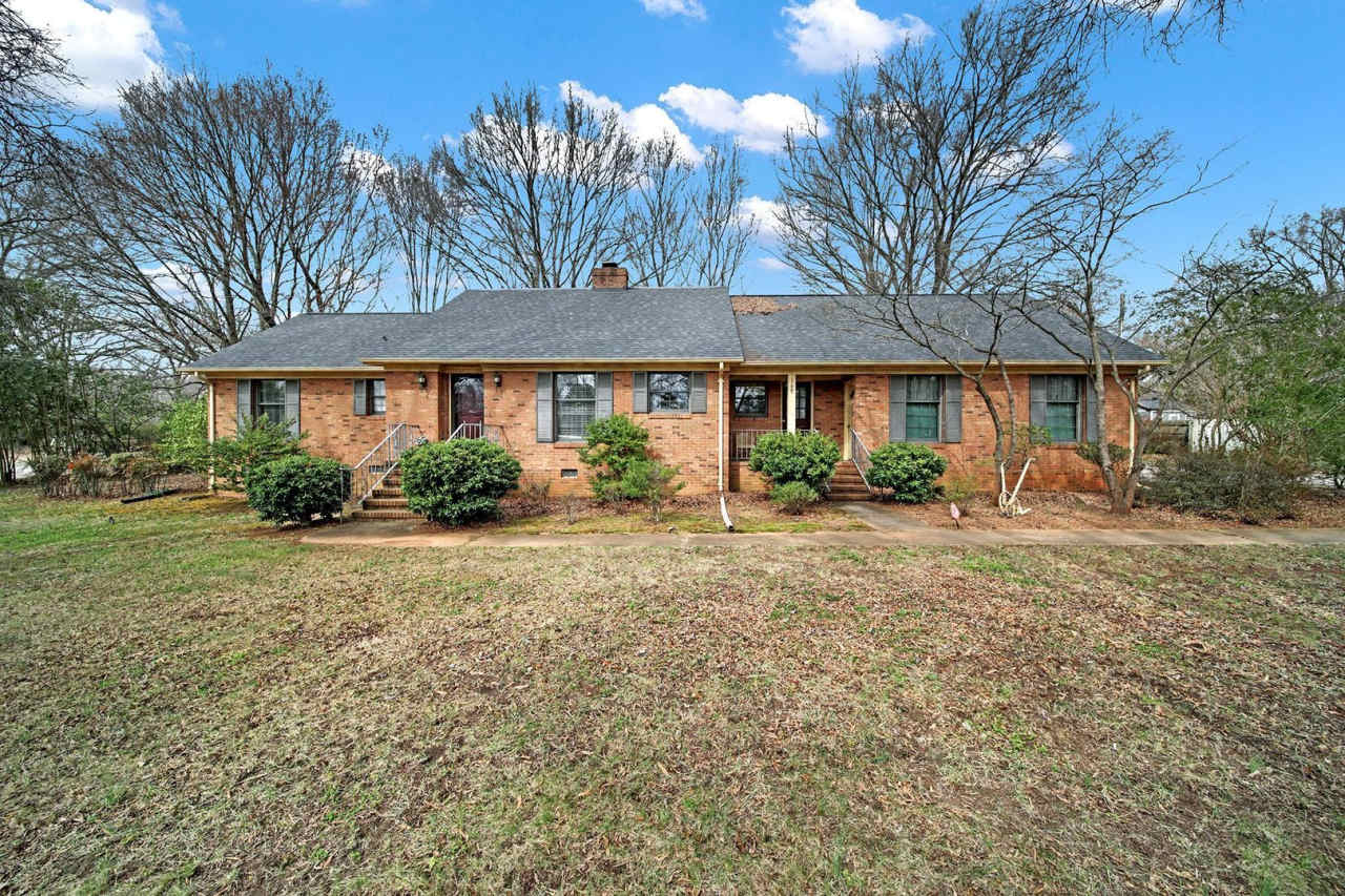 Lovely Home With Plenty of Space!