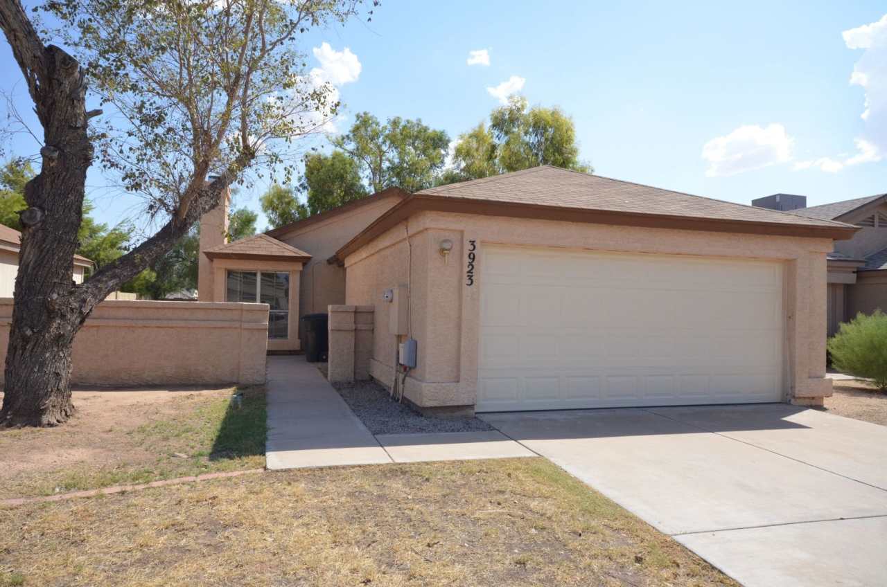BEAUTIFUL, SPACIOUS 2 BED AND 2 BATH HOME IN CHANDLER