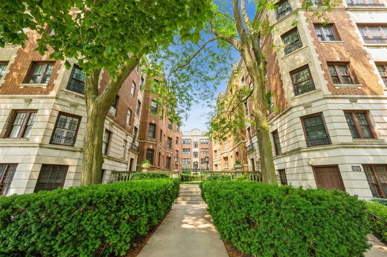 2326 N Lincoln Park West