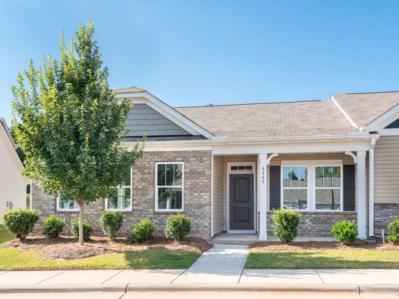 Lovely 3 Bed 3 Full Bath Townhome in Waxhaw!