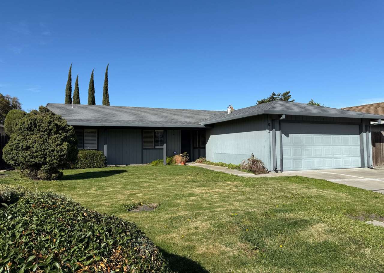 Single story home located in the Stonewood neighborhood!