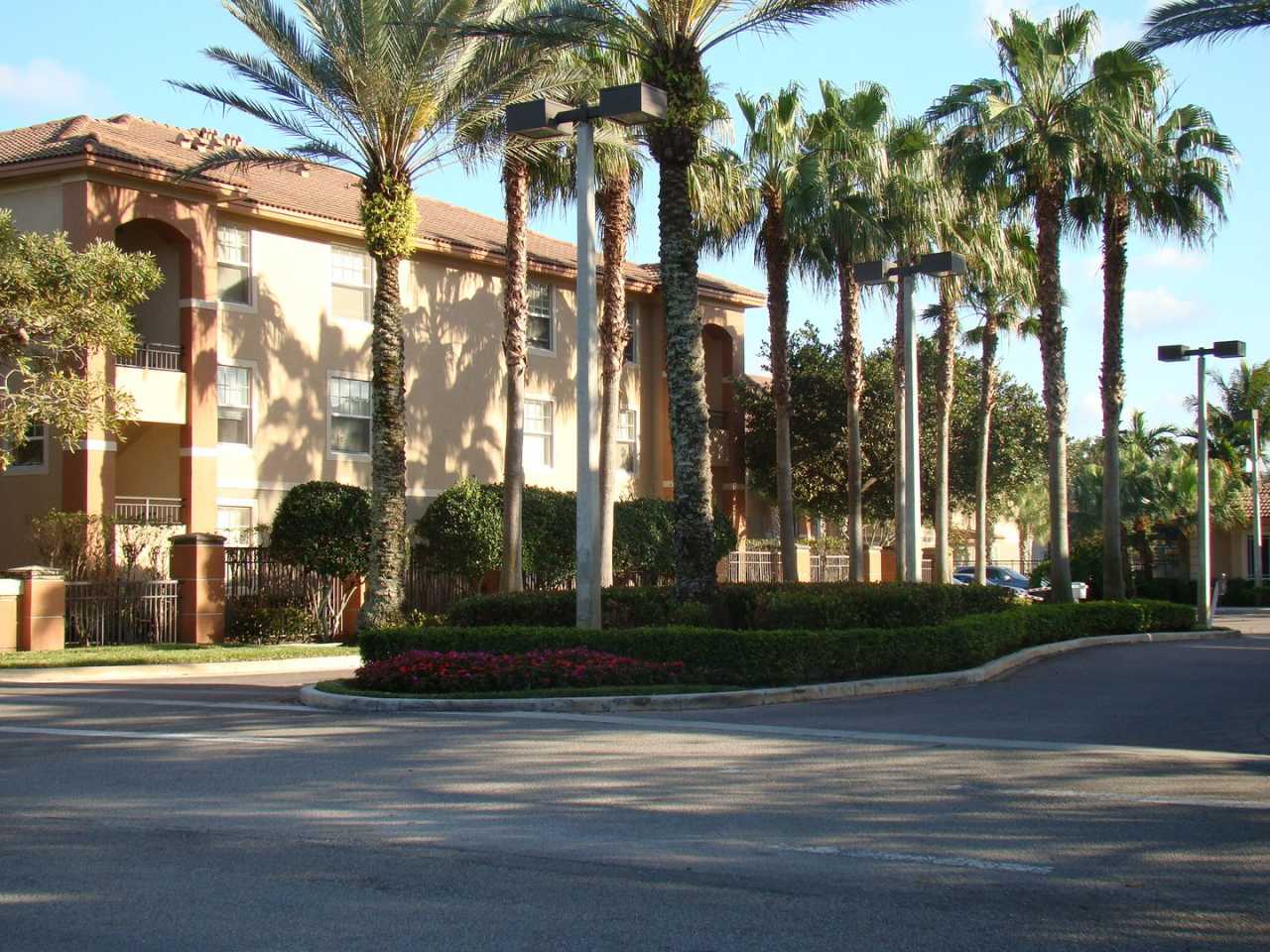 Prime Location, Competitive Prices  1 Month FREE!