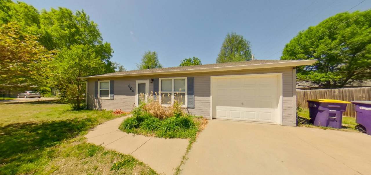 3D Tour Available - Super Cute House with HUGE Fenced-in Yard! Available March 6th!