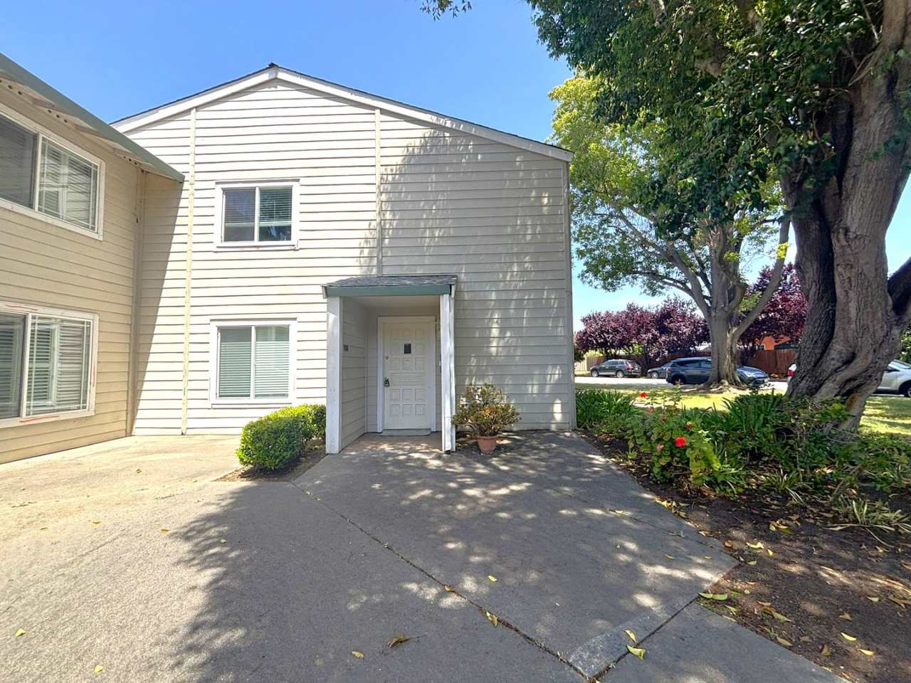 Beautifully Updated 4-Bedroom, 2.5-Bath Townhome in Prime Union City Location