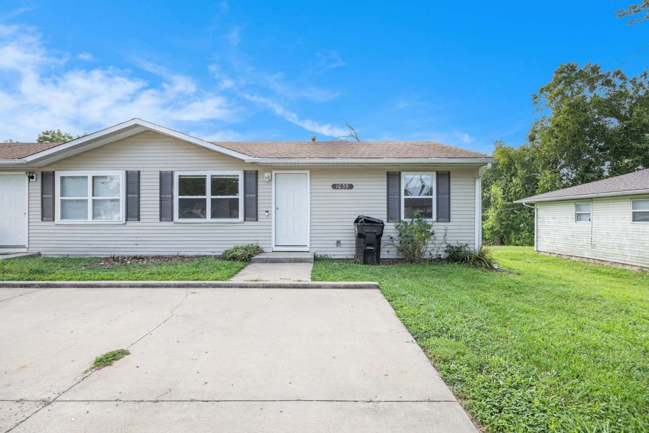 Beautiful 2BR/1BA Duplex in Independence!