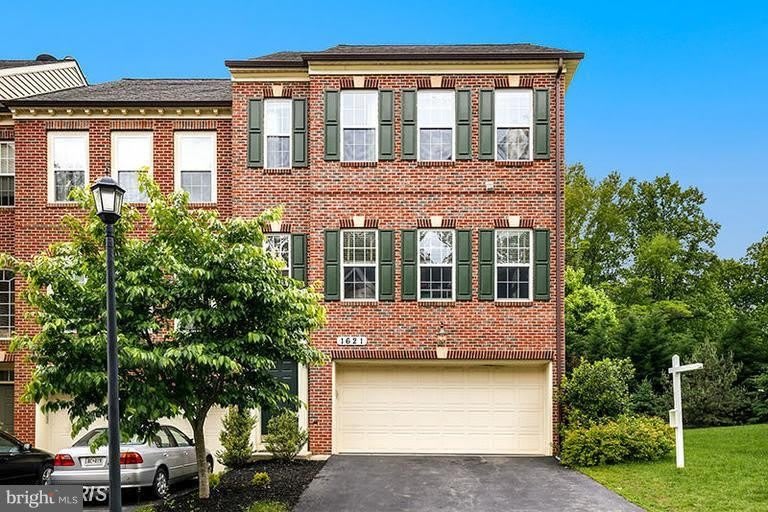 1621 WHITEHALL Drive