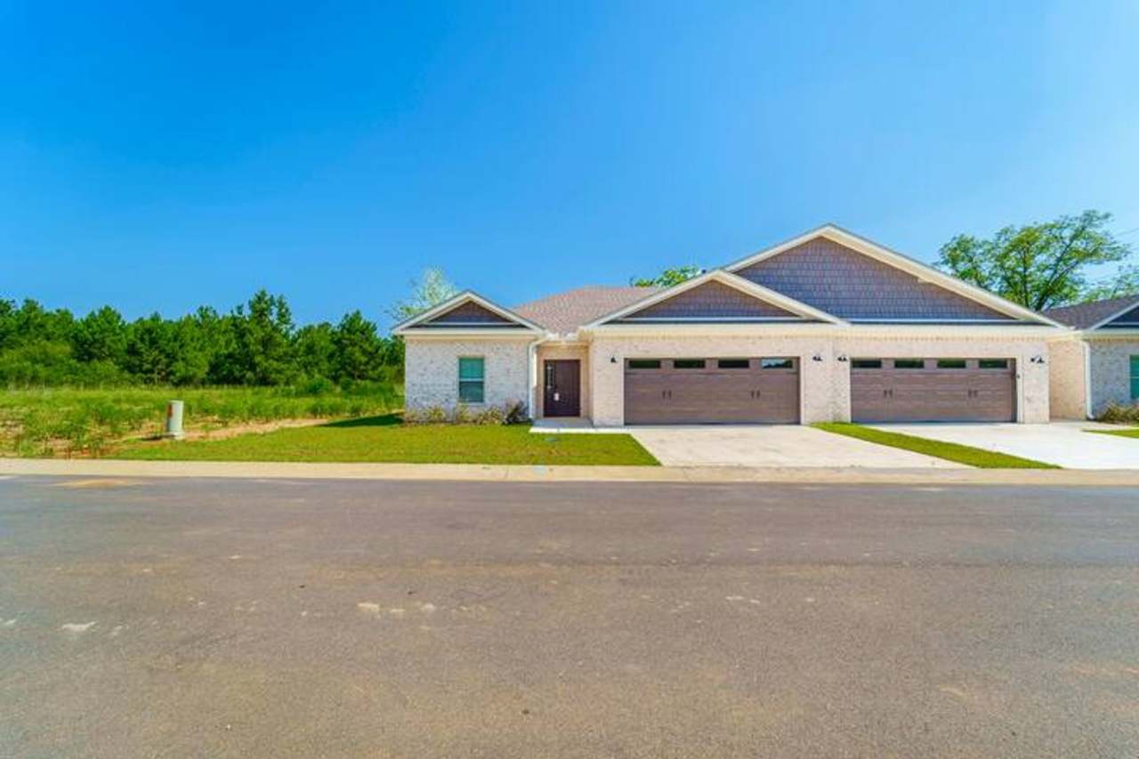 Fully Furnished Duplex for Rent! Available Now!!! Utilities included