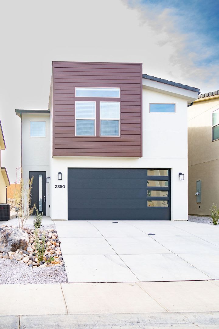 Spacious 4-Bed Home in Sage Canyon