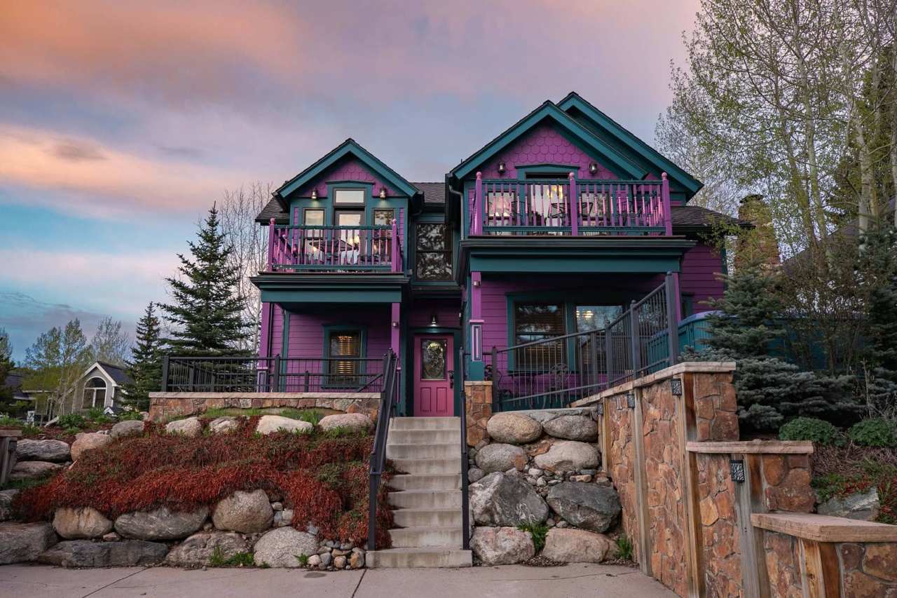 Winter rental! Luxury 4 bed, 3 bath home in town Breckenridge, VIEWS!