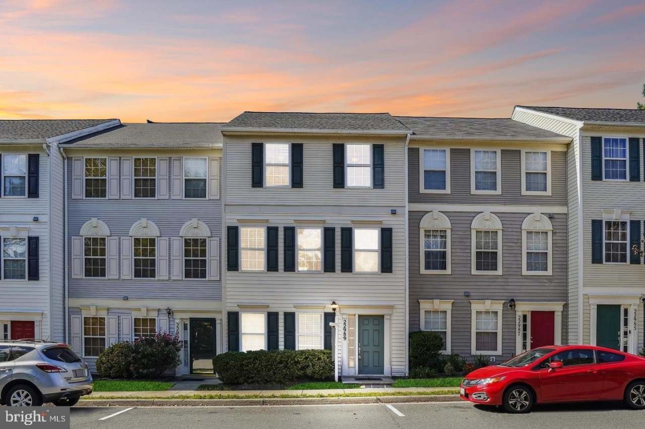 22989 WHITEHALL Terrace