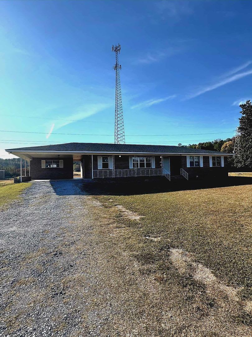 Beautiful 3 Bedroom and 2 Bath House