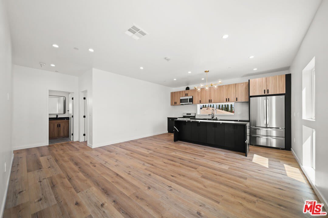 6049 Craner Ave unit: 2