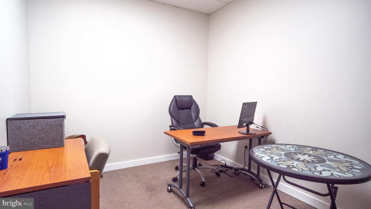 4333 LINCOLN Highway E