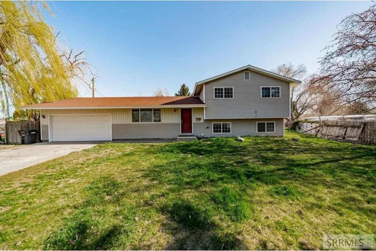 Spacious and recently updated, this 6-bedroom, 3-bathroom home in Ammon