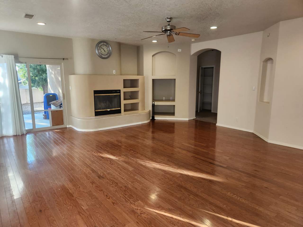 8005 Oso Abrazo Drive Northeast