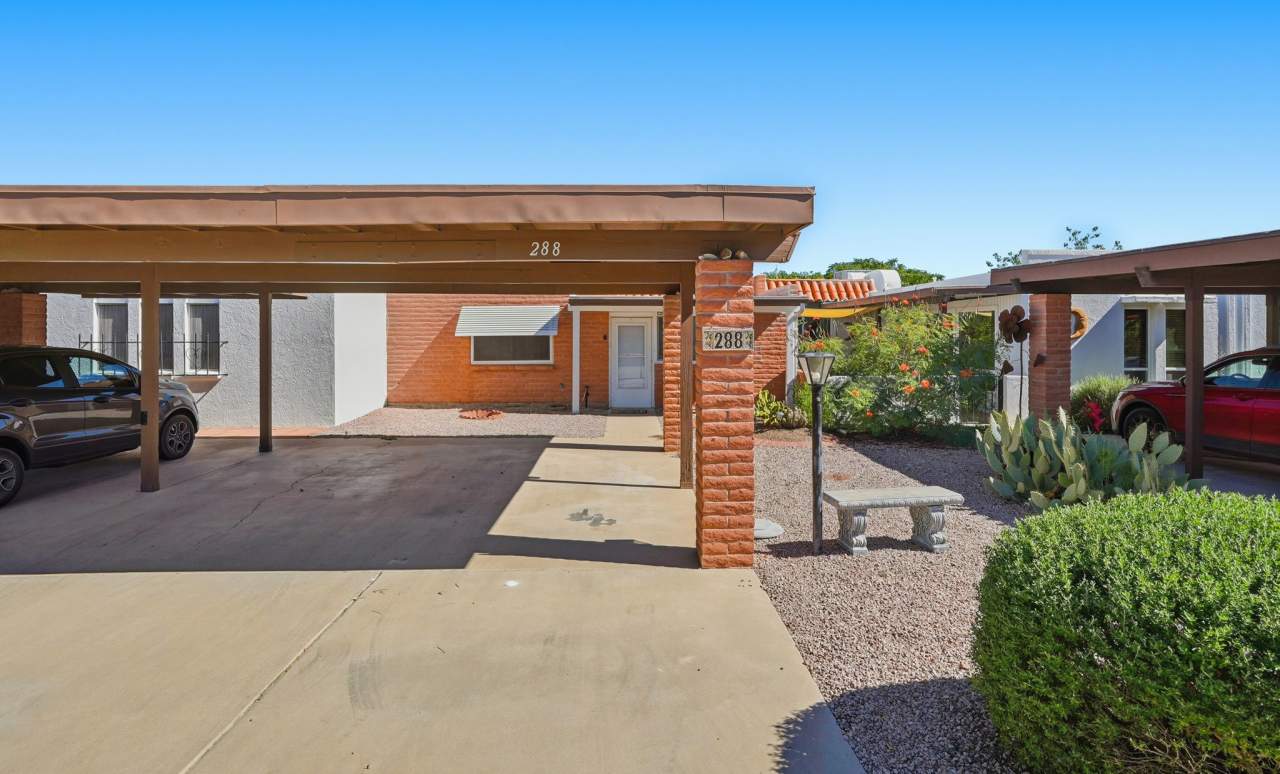 288 N Calle Del Santo