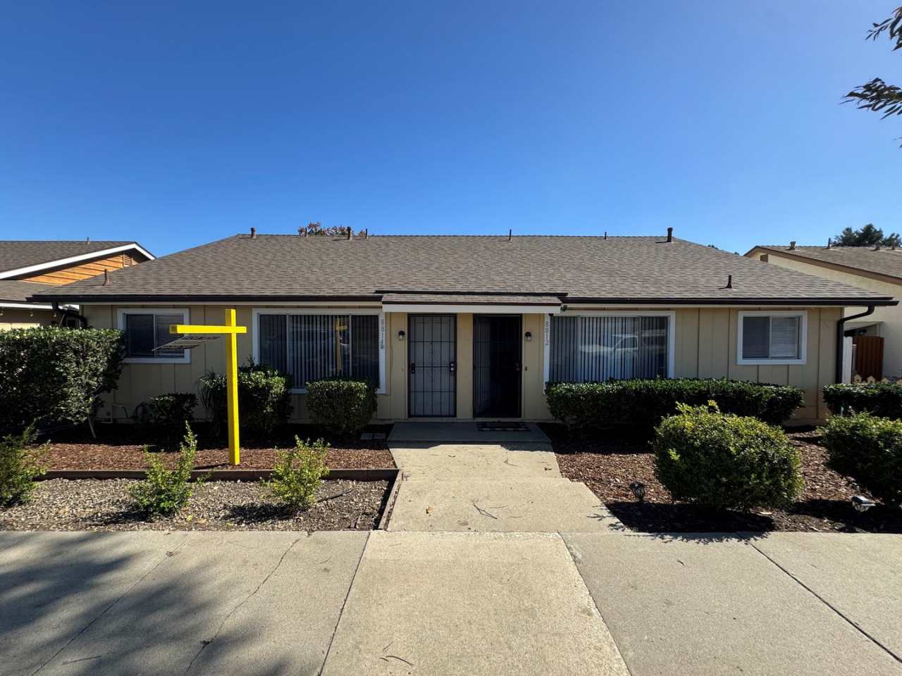East Ventura Duplex – 2 Bedroom, 1.75 Bath with Private Yard