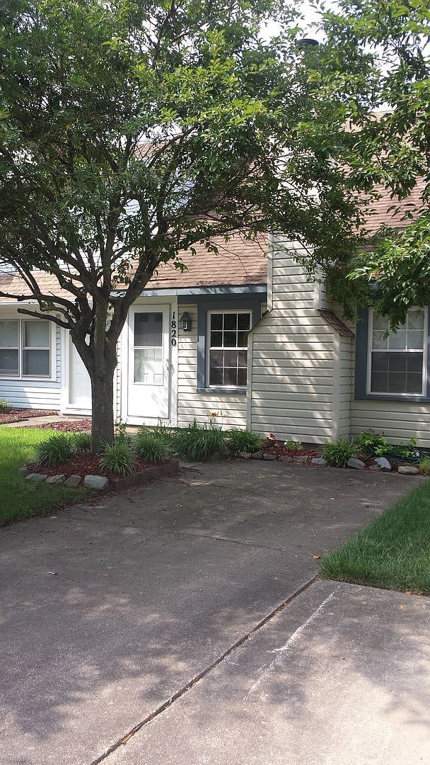 Centrally located townhome in the Greenbrier Area.