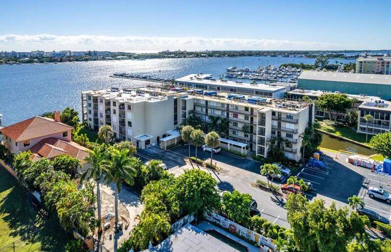 896 N Federal Highway