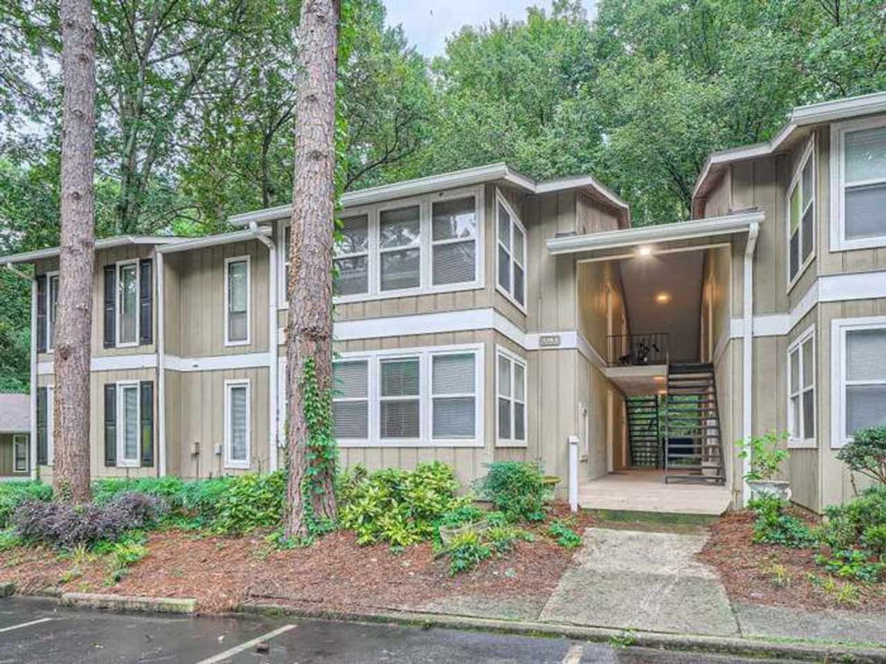 Renovated Condo Available in Sandy Springs!