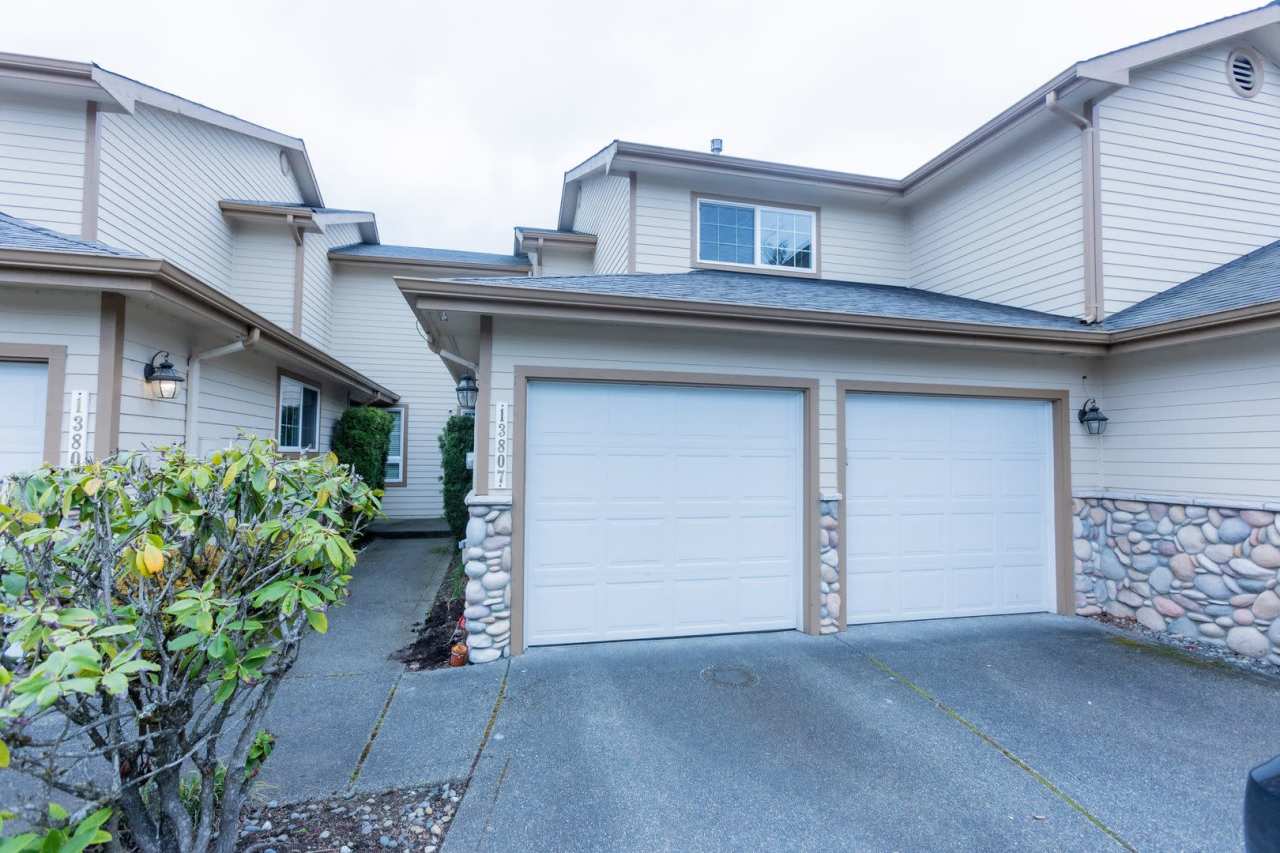 Beautiful 2 Bed 2.5 Bath Townhome in Kent