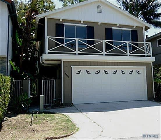 Beautiful 5 bedroom 2.5 bathroom sitting right on the Lake