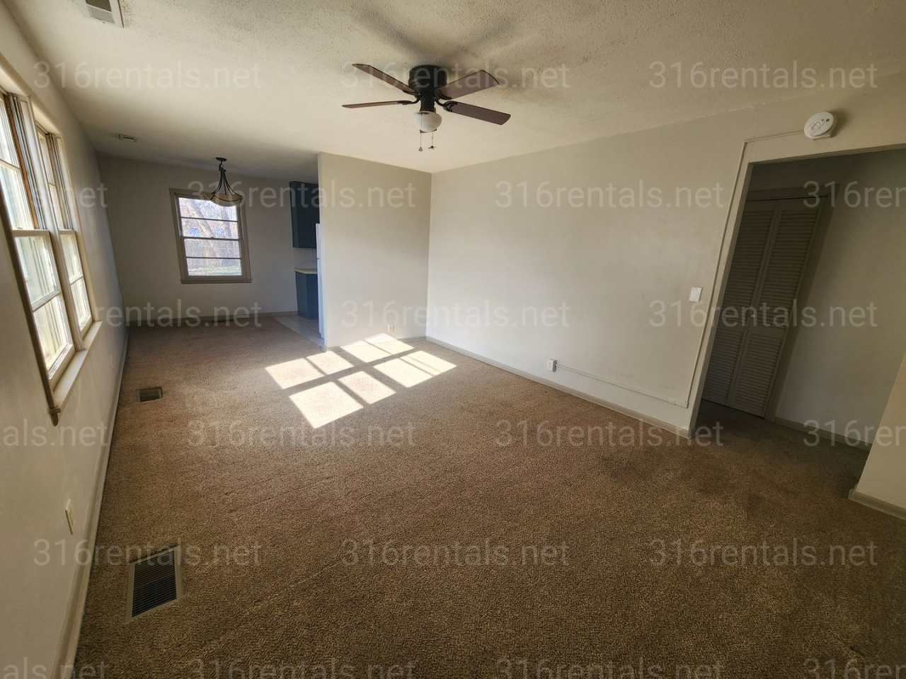 $1195 - 3 bedroom / 1 bathroom - Single Family Home