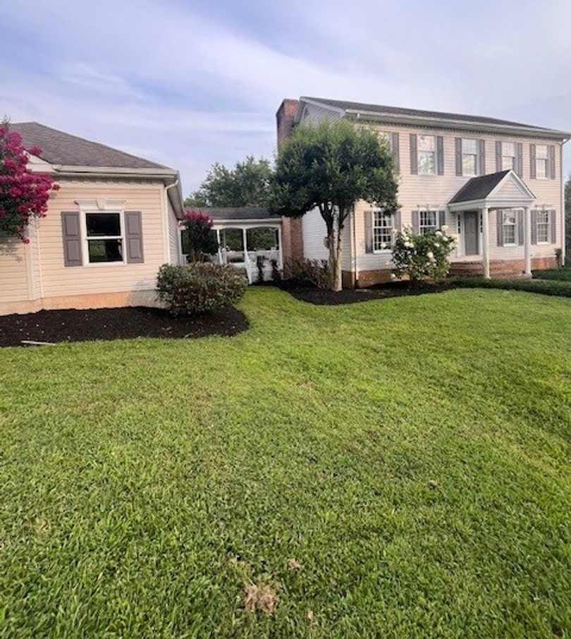 3-bedroom! Garage Space  Privacy! Look no further...