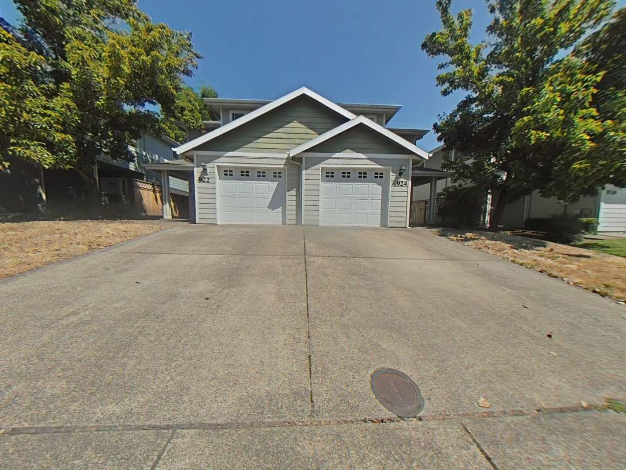 3 Bedroom Duplex ~ Centrally Located ~ Small Pet Friendly