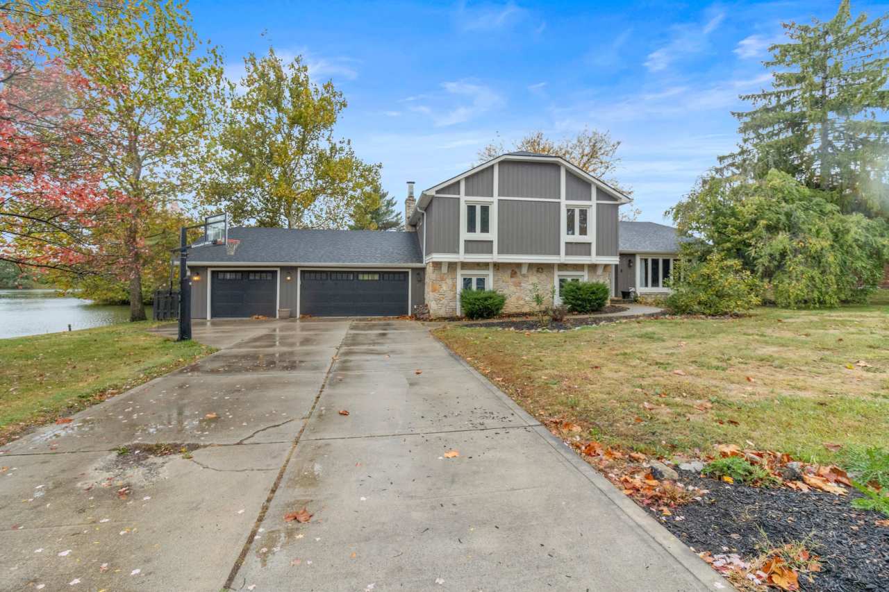 733 East Greyhound Pass