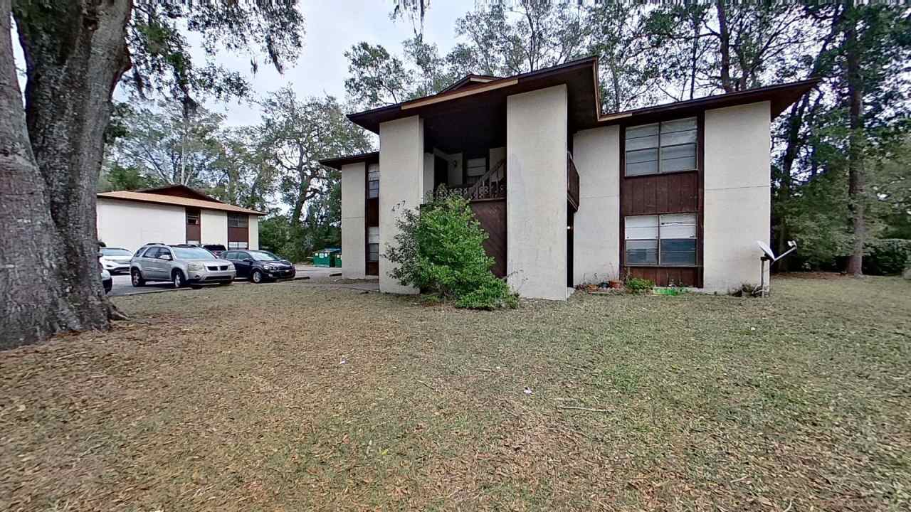 Beautiful Upstairs 2 bedroom 1 1/2 bath Apartment in Orange Park.!
