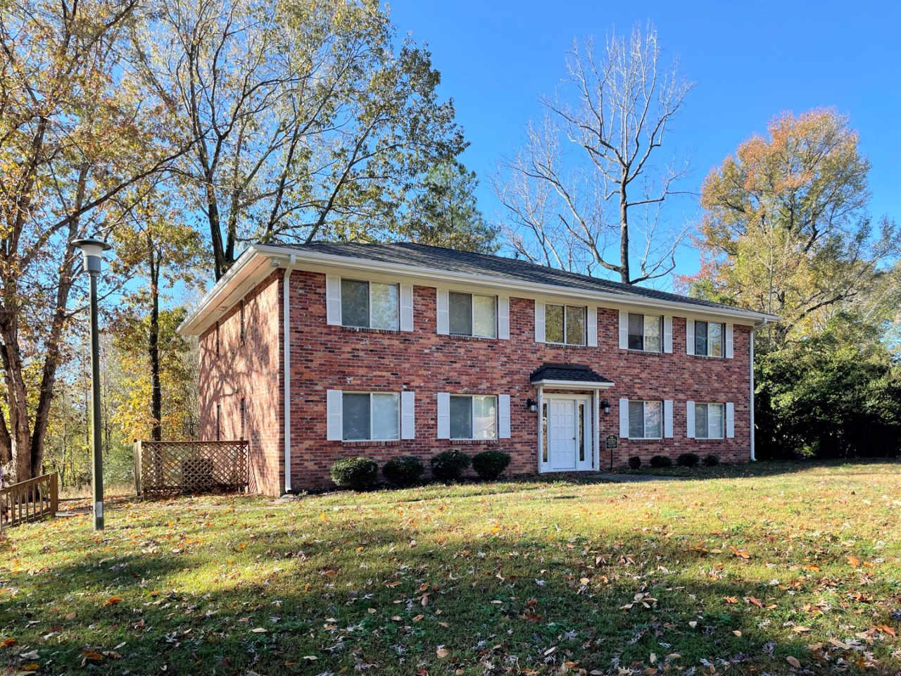 Charming 2 bedroom condo off of Jamestown Road! AVAILABLE NOW!