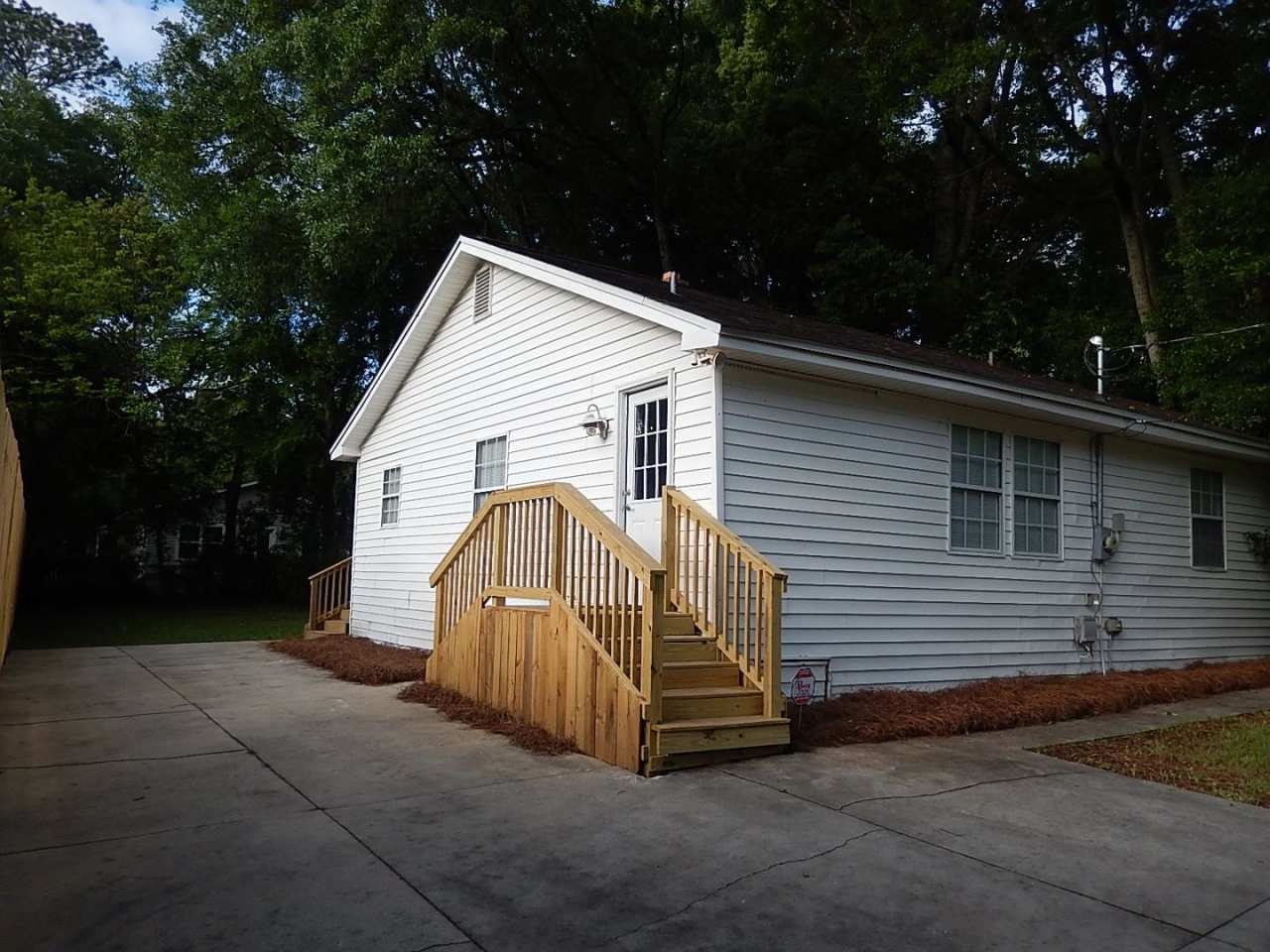 Recently RENOVATED 3/2 w/ Stainless Steel Appliances, Plank Vinyl Throughout, Washer/Dryer,  Large Yard! Avail December 17th for $1550/month!