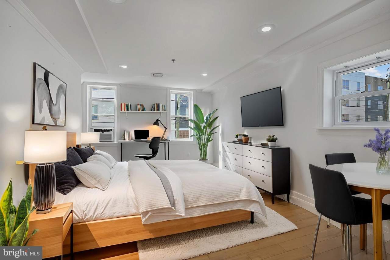 2026 RIDGE Avenue unit: 8