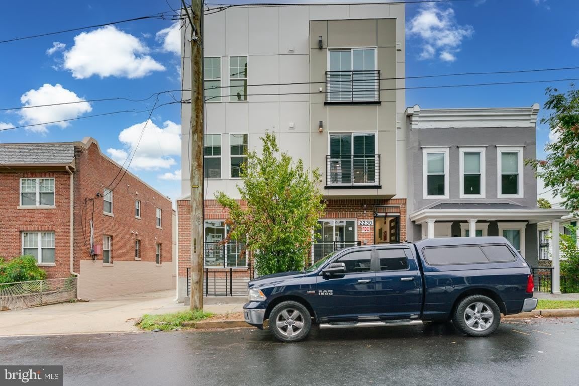 2230 NICHOLSON Street SE unit: 9