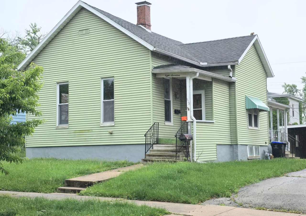 Charming 2-Bedroom Home with Fenced Yard, Garage  Modern Kitchen