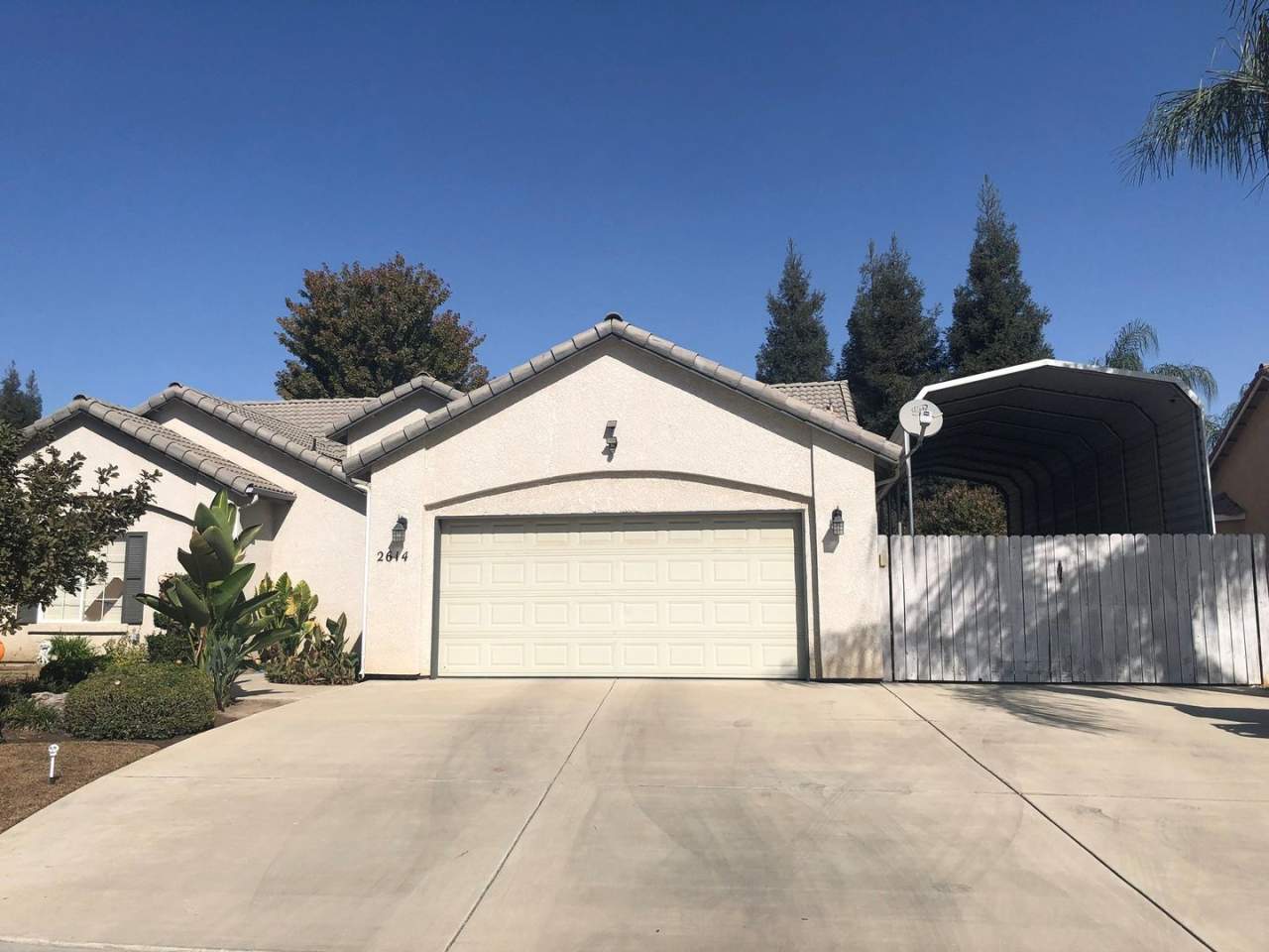 2614 W Oakridge - RV PARKING