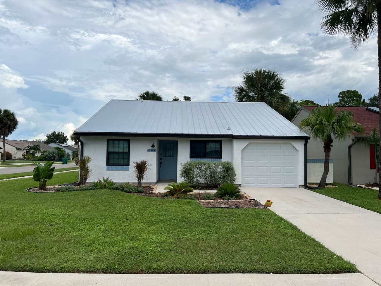 $2,295/month ** Short Term / Seasonal - Furnished ** Upgraded 2 Bed / 1 Bath - Oak Hollow ** Single Family Home