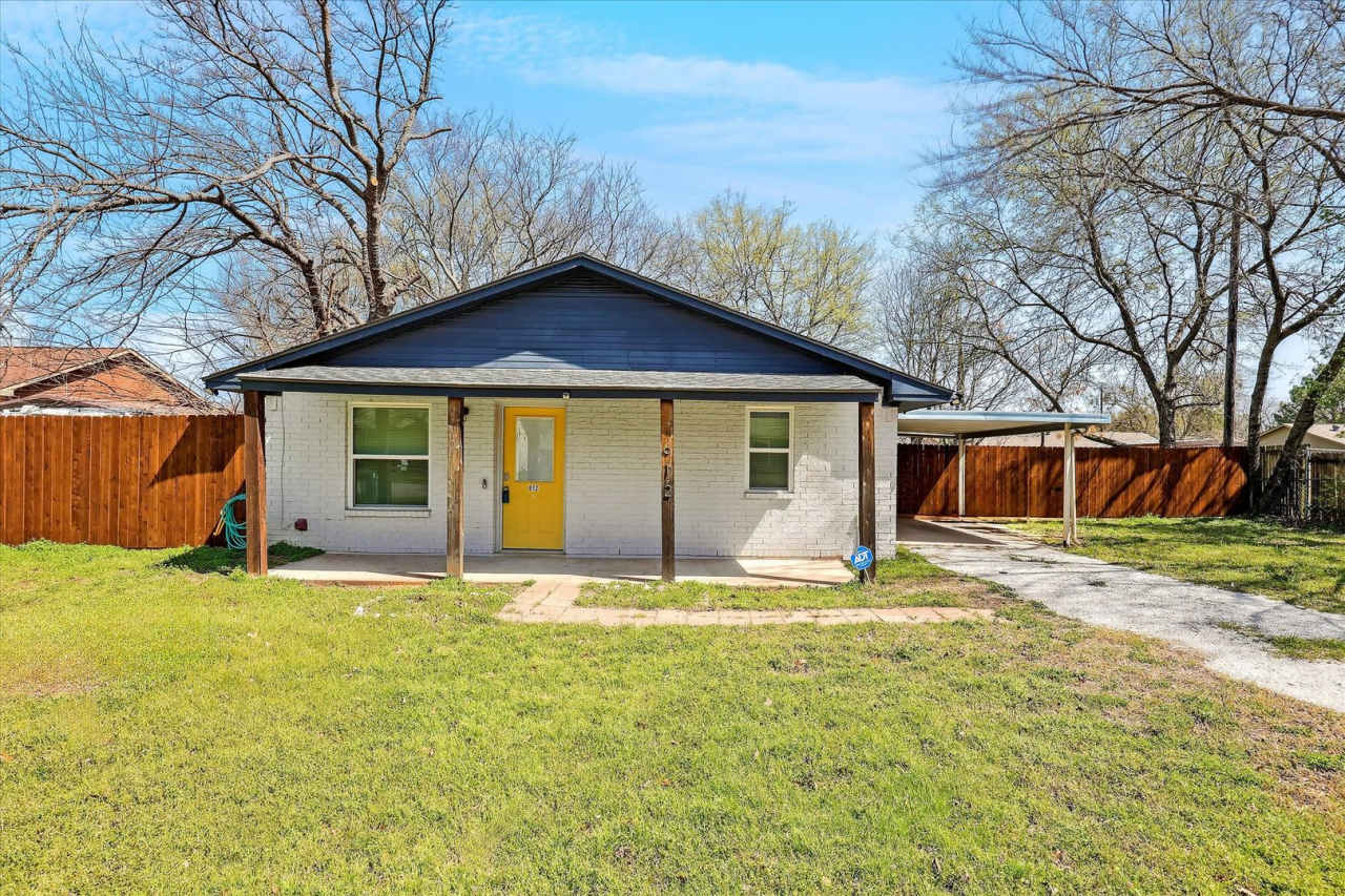 Charming 2 Bedroom, 2 Bath Cottage