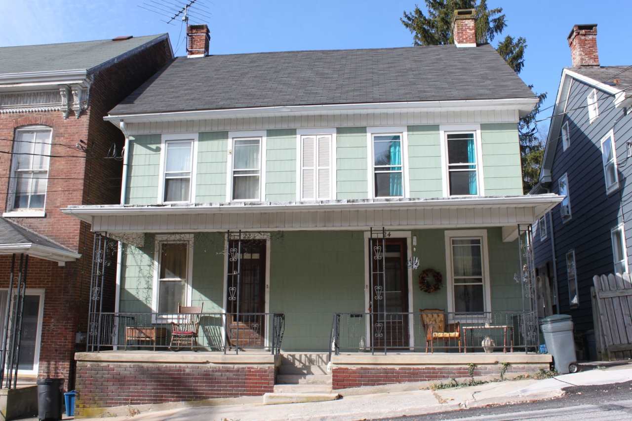 22 Church St, Glen Rock, PA 17327