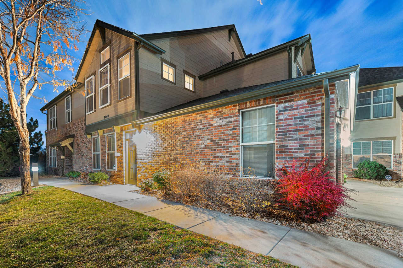 Single room for rent in the heart of Heather Ridge