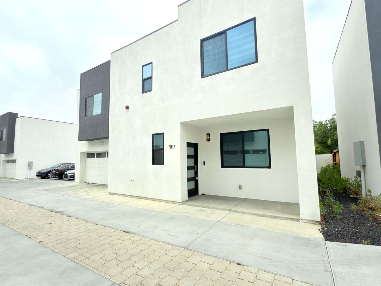Chic Modern Living in Panorama City – 4 Bed, 4 Bath New Build