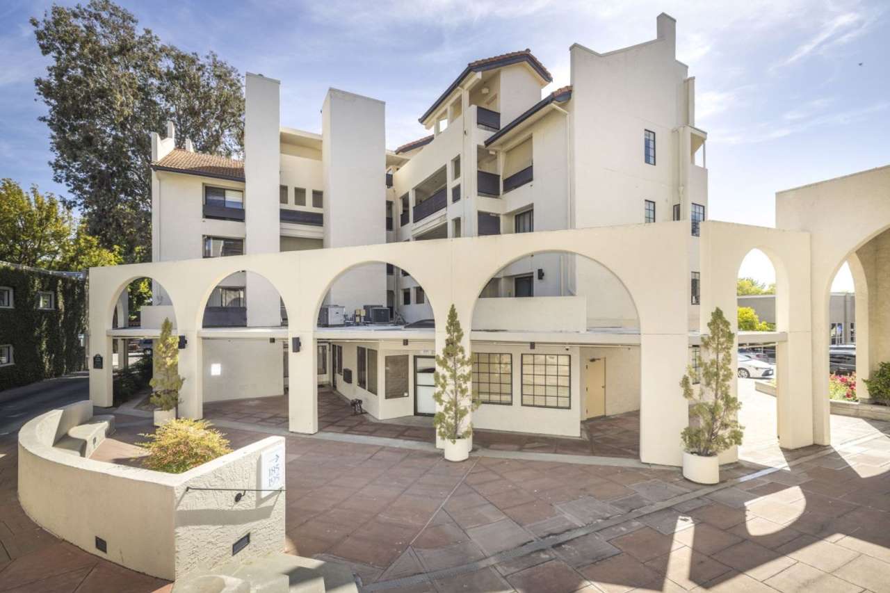 L - 185 Forest Ave #4A